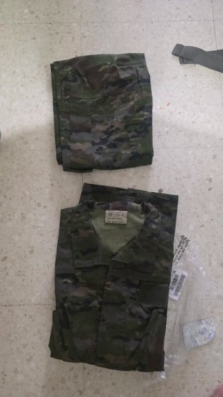 Traje militar 2 piezas nuevo 2L