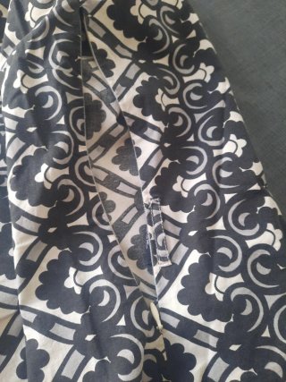 Top H&M estampado blanco y negro