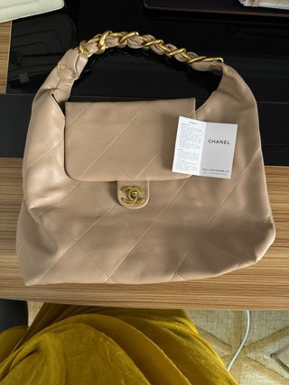 Bolso Maxi Hobo Chanel Beige Piel