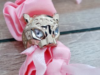 Anillo cabeza de leopardo dorado