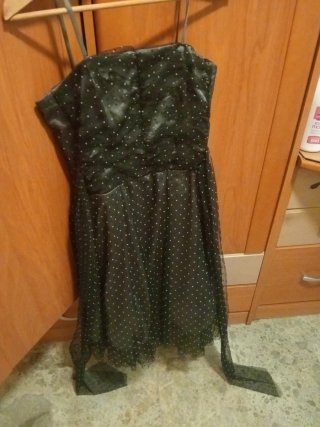 Vestido de fiesta negro con lunares