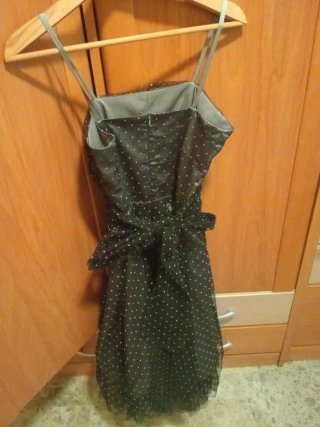 Vestido de fiesta negro con lunares