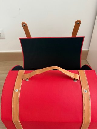 Maletín decorativo rojo con asas