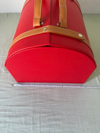 Maletín decorativo rojo con asas