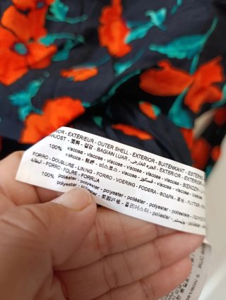 Vestido Zara flores negro y rojo Talla M
