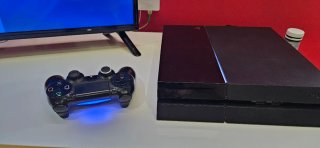 PS4 500 GB (2014) Negra + 2 juegos