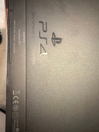 PS4 (PlayStation 4) Negra + 2 Controles