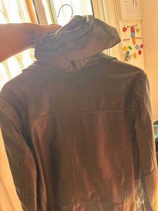Cazadora de piel Zara marrón