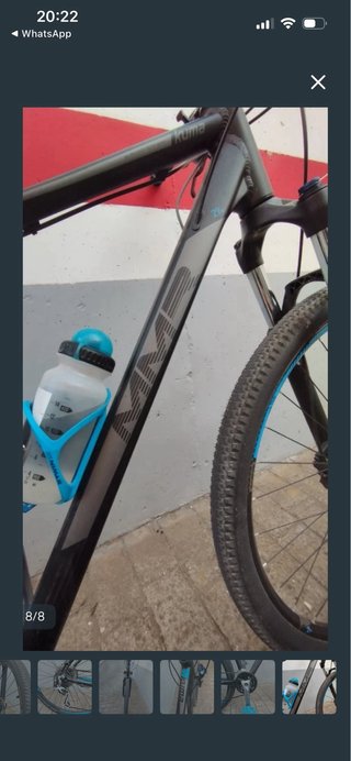 Bicicleta de montaña negra/azul