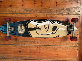 Longboard Moai 38” Sancheski - Cruiser ruedas roja