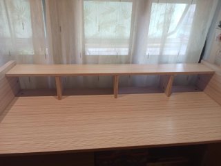 Escritorio, con cajonera, sólo venta en persona.