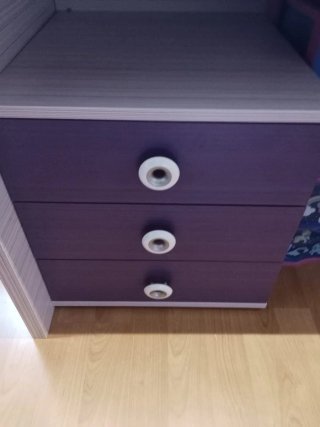 Escritorio, con cajonera, sólo venta en persona.