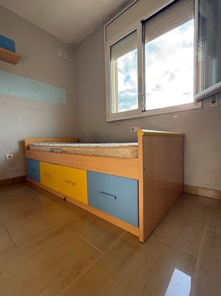 Cama juvenil con cajones