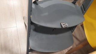 Trona de bebé gris con cojín estampado