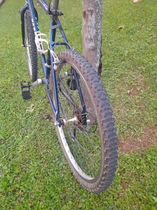 Bicicleta Shimano de montaña azul