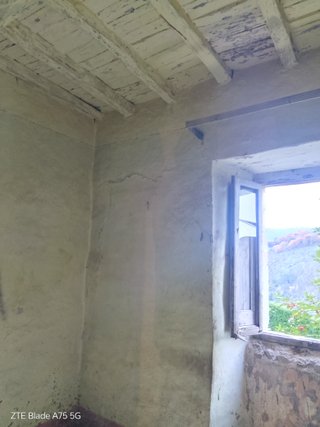 Trilocale in pietra da ristrutturare internamente