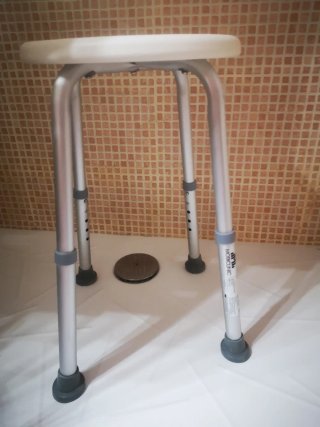 Silla de baño ortopédica fabricada en aluminio