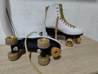 Patines 4 ruedas talla 40 poco uso