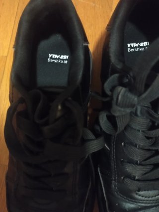 Zapatillas negras con suela gruesa