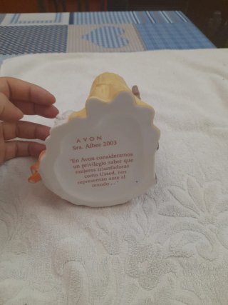 Figura Porcelana Avon Señora Albee 2003