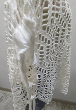Camiseta / poncho calado Zara.