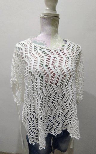 Camiseta / poncho calado Zara.