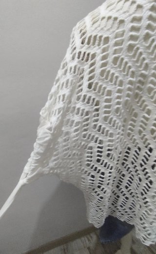 Camiseta / poncho calado Zara.