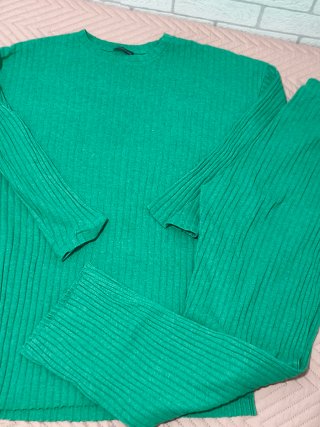 Conjuntos de mujer   Verde y Beige 9€ los dos