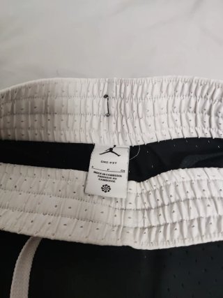 Pantalón Jordan Negro con Rayas Blancas