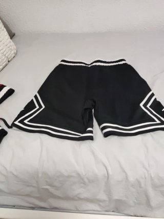 Pantalón Jordan Negro con Rayas Blancas