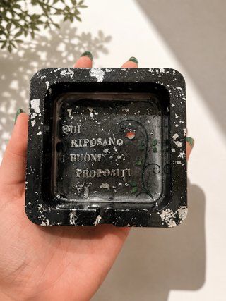 Posacenere fatto a mano con decorazioni