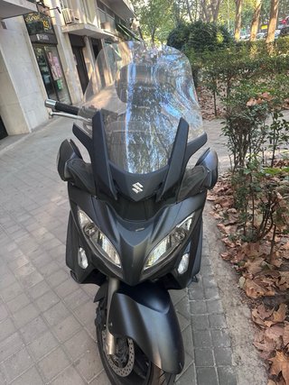 Suzuki Burgman 650 Executive Negra Mate