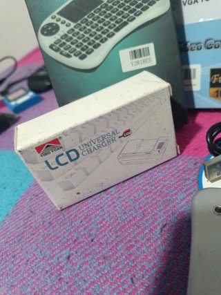 Lote electrónica: Teclado, VGA a HDMI, Cargador, A