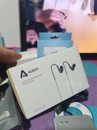 Lote electrónica: Teclado, VGA a HDMI, Cargador, A