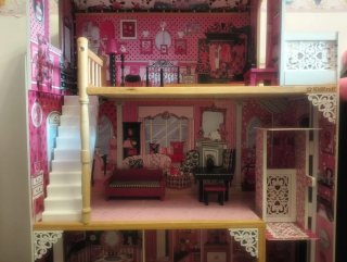 Casita de muñecas de madera rosa
