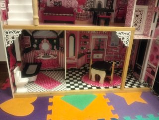 Casita de muñecas de madera rosa