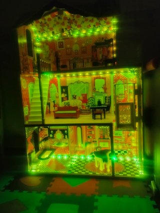Casita de muñecas de madera rosa