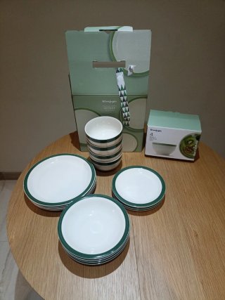 Vajilla El Corte Inglés 12 piezas y set de 4 bowls