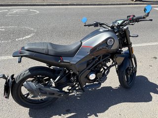 Benelli Leoncino 125 Naked Negra