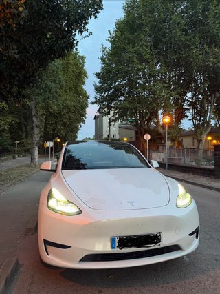 Tesla Model Y 2023