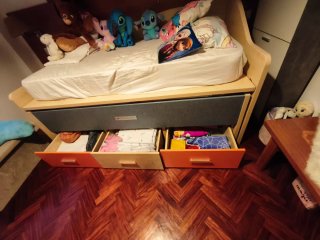 Cama nido con armario y estantería