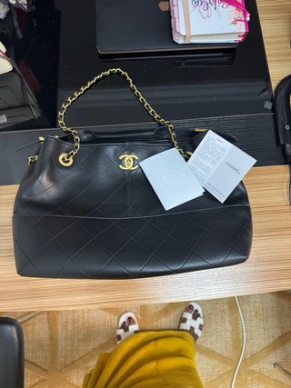 Bolso Chanel Hobo 25A Negro Dorado