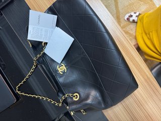 Bolso Chanel Hobo 25A Negro Dorado