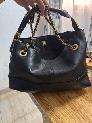 Bolso Chanel Hobo 25A Negro Dorado