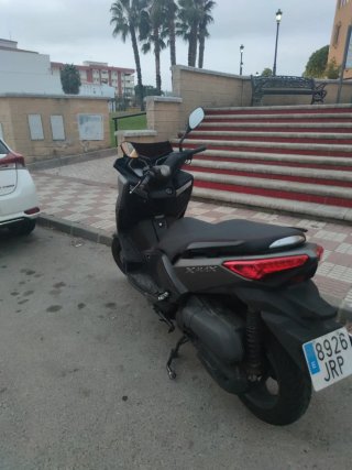 Yamaha XMAX gris