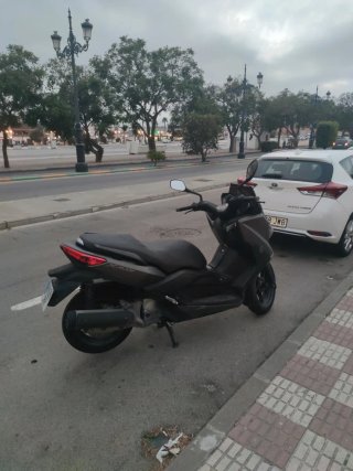 Yamaha XMAX gris