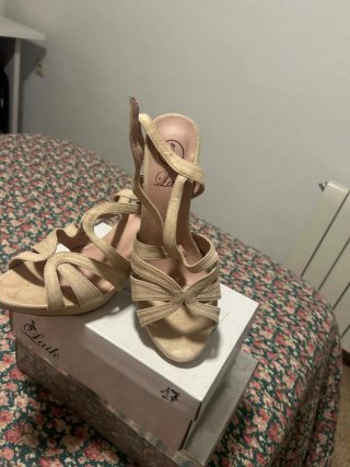 Sandalias Laik Beige Tacon
