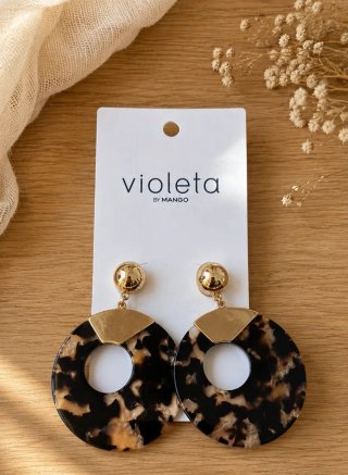 "Pendientes Maxi Carey y Dorado Violeta by Mango".