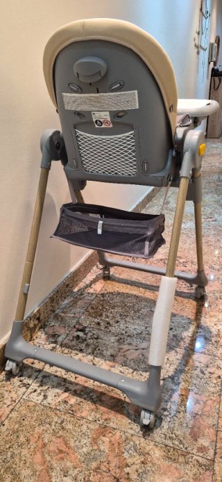 Trona de bebé con mesa