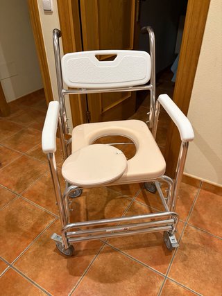 Silla de ducha con ruedas
